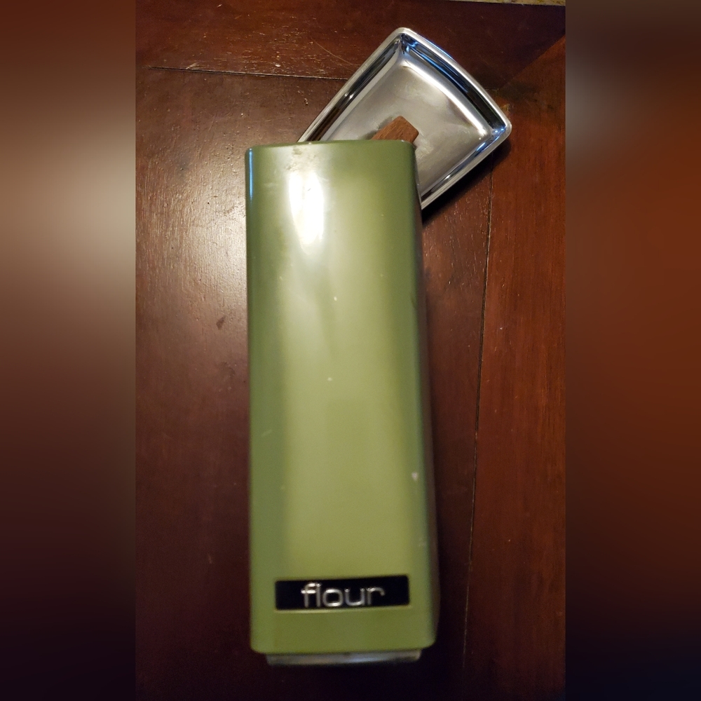 Vintage Lincoln Beautyware Flour container